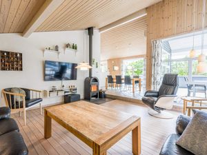 22349967-Ferienhaus-7-Henne Strand-300x225-2