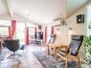 22351493-Ferienhaus-8-Henne Strand-300x225-3