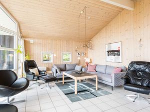 22350477-Ferienhaus-6-Henne Strand-300x225-1