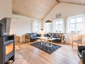 23190983-Ferienhaus-6-Henne Strand-300x225-1