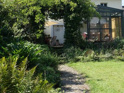 Gartenansicht mit Terrasse u.Wintergarten