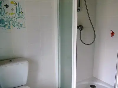 Dusche im Badezimmer
