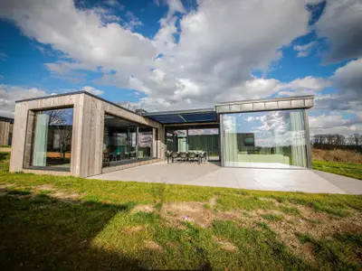 Außenseite Ferienhaus [Sommer]