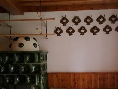 Bauernstube mit Kachelofen