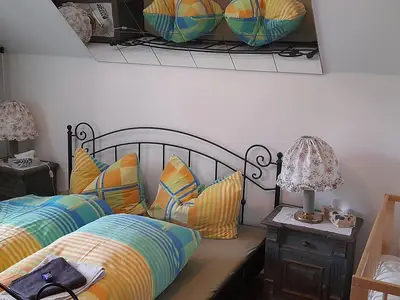 Schlafzimmer mit Babybett