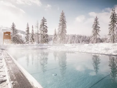 SpaWellness_Pool_02
