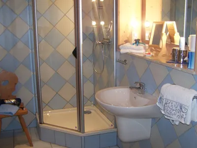 Dusche Zimmer 1