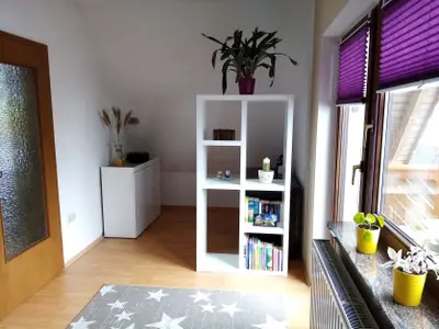 Schlafzimmer 2 mit Schreibtisch (im OG)