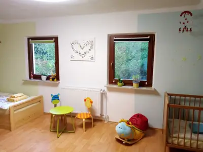 Schlafzimmer 3 / Kinderzimmer  (im OG)