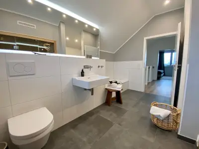 Bad/Dusche. Badezimmer 2 OG