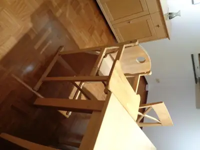 Kinderstuhl im Esszimmer