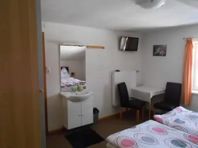 Zimmer 8 R