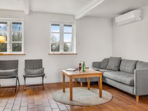 23759681-Ferienhaus-8-Horslunde-300x225-4