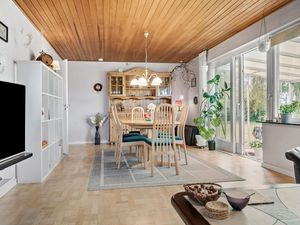 24043699-Ferienhaus-6-Horslunde-300x225-5