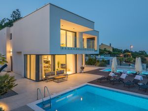 Ferienhaus für 8 Personen (300 m²) in Ičići