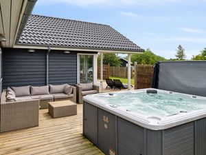 24056790-Ferienhaus-10-Idestrup-300x225-4