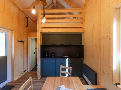 Wohnbereich mit Küche und Essbereich