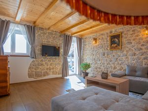 23742978-Ferienhaus-8-Imotski-300x225-2