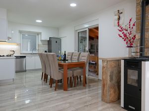 23751020-Ferienhaus-7-Imotski-300x225-4