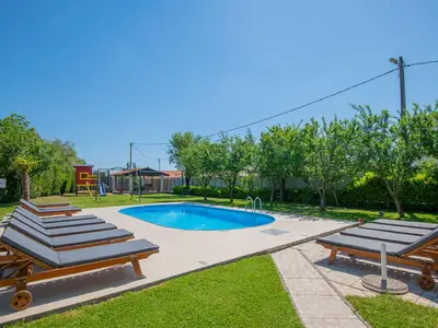 PoolOfHouse