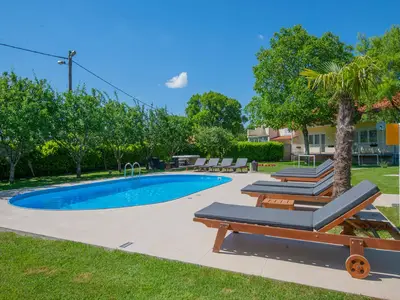 PoolOfHouse