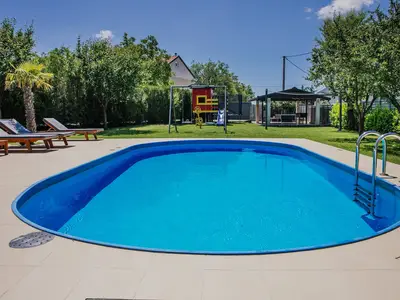 PoolOfHouse