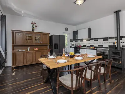 Küche und Essbereich