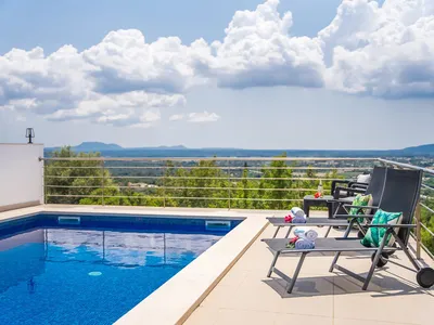 PoolOfHouse