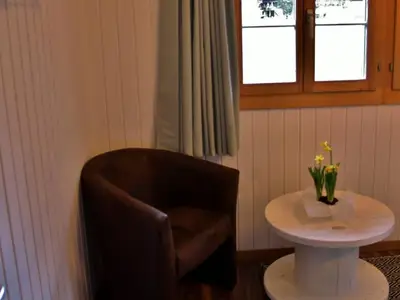 Sitzecke im 2er Zimmer mit Kajütenbett