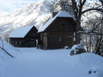 Almhütte Winter mit Grimmingpanorama