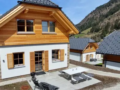 Außenseite Ferienhaus [Sommer]