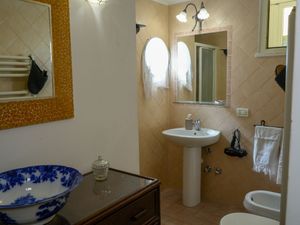 23860186-Ferienhaus-8-Ischia-300x225-5