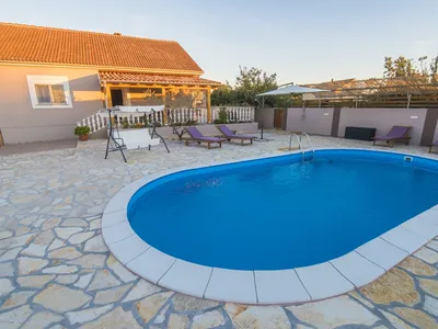 PoolOfHouse
