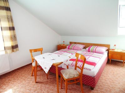 Zimmer 4: Doppelzimmer im Obergeschoss, Waschgelegenheit (k/w), 14,5 qm