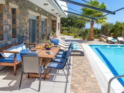 PoolOfHouse