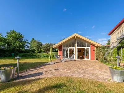 Ferienhaus Wildgans Außenansicht von Haus und Terasse
