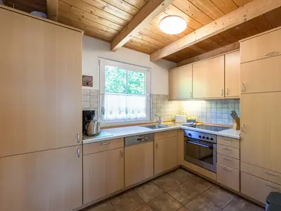 Ferienhaus Himmelblau in Jabel Blick in die Küche
