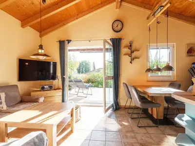Ferienhaus Blau am See Wohnbereich mit Zugang zur Terasse