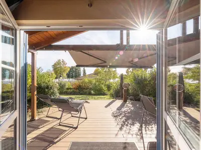 Ferienhaus Blau am See Terasse mit Seeblick