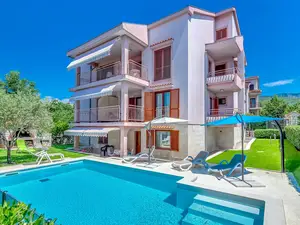 Ferienhaus für 8 Personen (190 m²) in Jadranovo