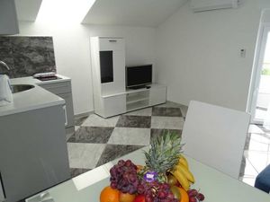 23543302-Ferienhaus-14-Jasenice-300x225-5