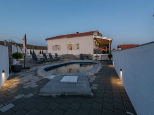 23644927-Ferienhaus-6-Jasenice-300x225-5