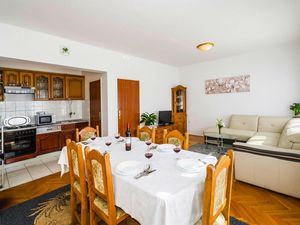 23323863-Ferienhaus-12-Jasenice-300x225-3