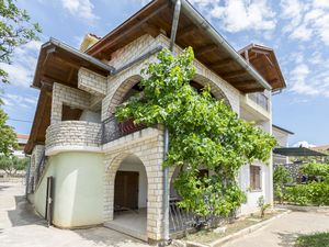 23943972-Ferienhaus-8-Jasenice-300x225-1