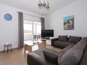 24001489-Ferienhaus-8-Jasenice-300x225-2