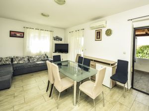 Ferienhaus für 8 Personen (100 m²) in Jasenice