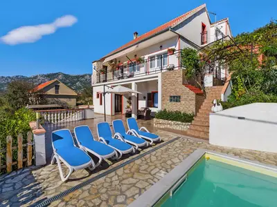 PoolOfHouse