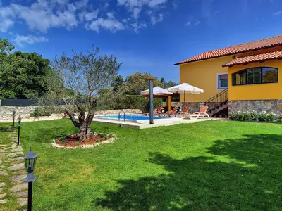 Ferienhaus für 8 Personen (100 m²) in Juršići 4/10