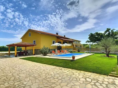 Ferienhaus für 8 Personen (100 m²) in Juršići 10/10