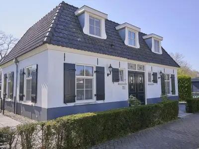 Außenseite Ferienhaus [Sommer]